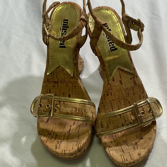 Unlisted woman’s wedge shoe size 7M - Picture 11 of 11